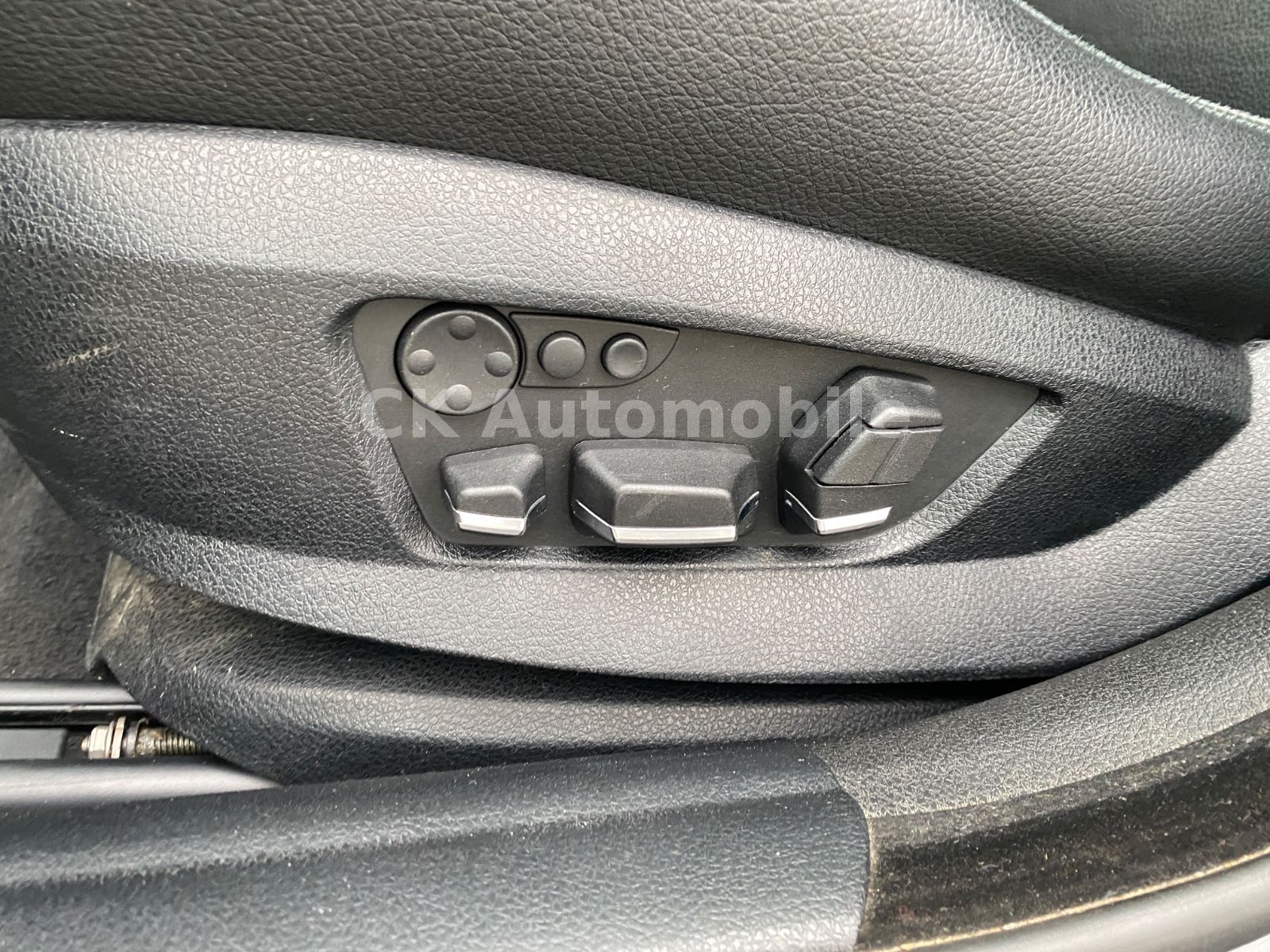 Fahrzeugabbildung BMW 530 d Touring M Sport/Navi/Leder/Pano/Bi-Xenon