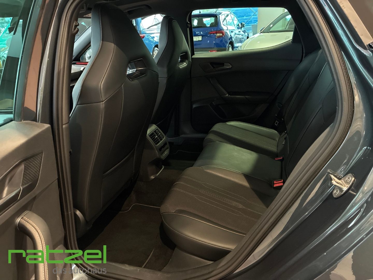 Fahrzeugabbildung CUPRA Leon Cupra 1.5 eTSI Navi Kamera Matrix LED panod