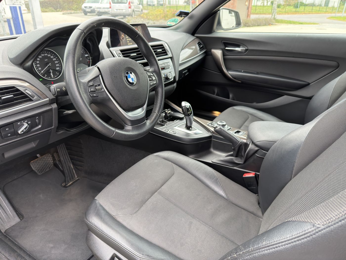Fahrzeugabbildung BMW Cabrio 220 i