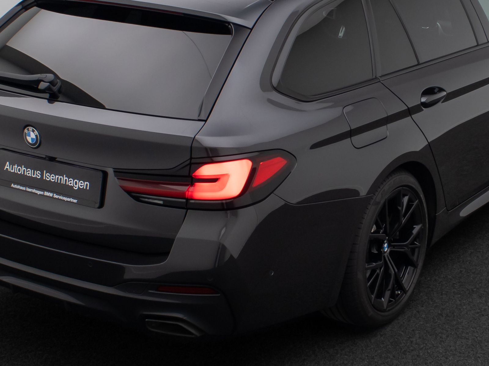 Fahrzeugabbildung BMW 530d MSport HUD DAB Kamera AHK Panorama HiFi 19"