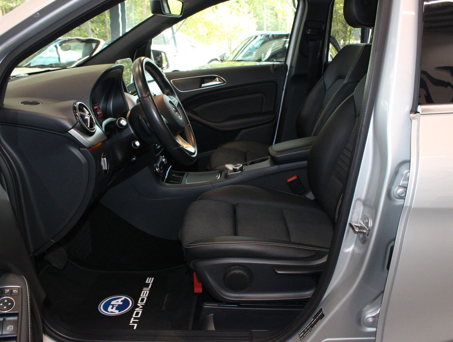 Fahrzeugabbildung Mercedes-Benz B 200 Urban Pano+Distronic+AHK schwenkb.+Sitzhzg