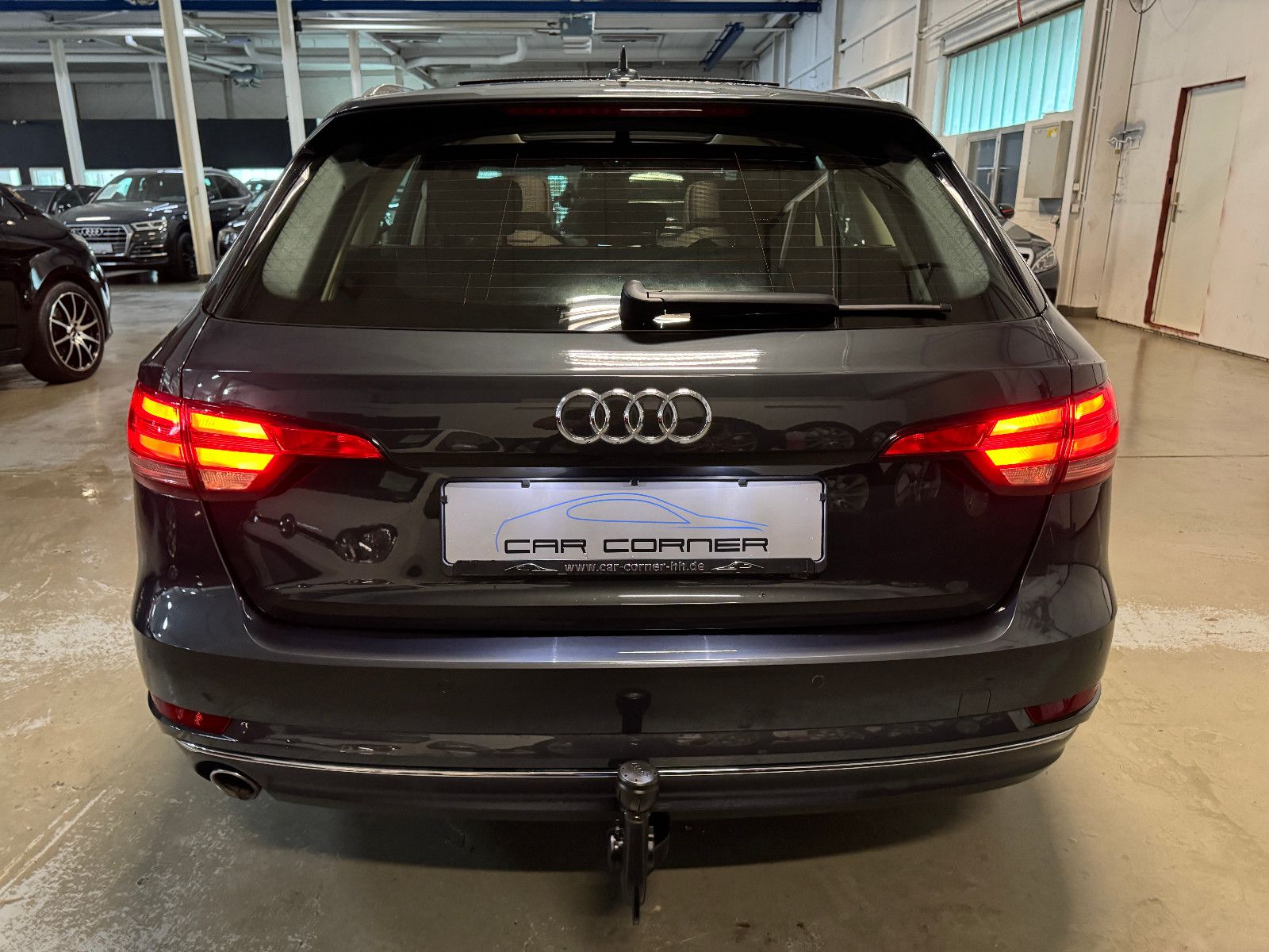 Fahrzeugabbildung Audi A4 Avant DESIGN S-TRONIC PANO STHD AHK LEDER