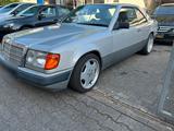 Mercedes-Benz Mercedes e Coupé w124 / Oldtimer / Automat... - Mercedes-Benz E 230: Coupe