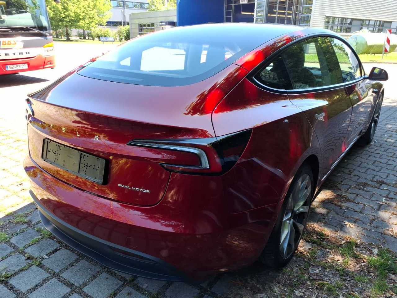 Tesla Model 3 Long Range Dual Motor AWD, AHK, LM 19" imagem 3