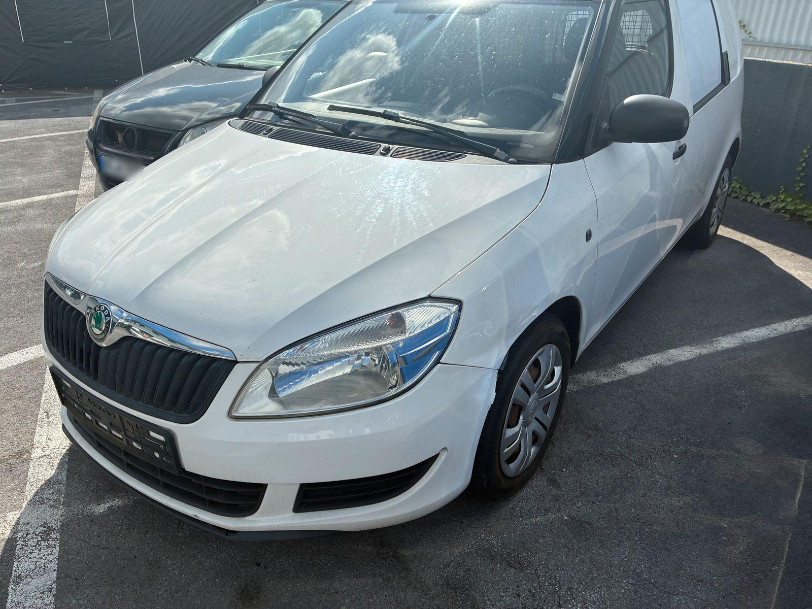 Skoda Praktik 2012 — rear view