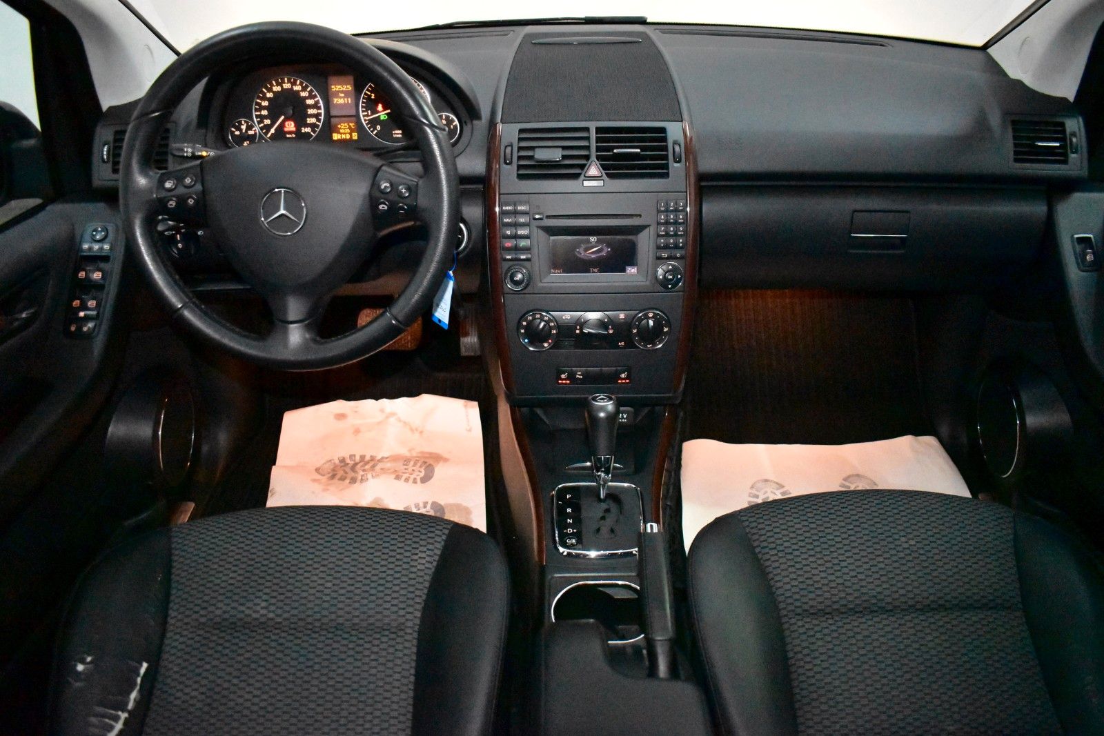 Fahrzeugabbildung Mercedes-Benz A 180 Elegance T.Leder,Navi,SH,PDC,Allwetter