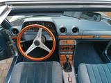 Mercedes-Benz  W123 CE 230 - Mercedes-Benz E 230 mit Benzin-Antrieb