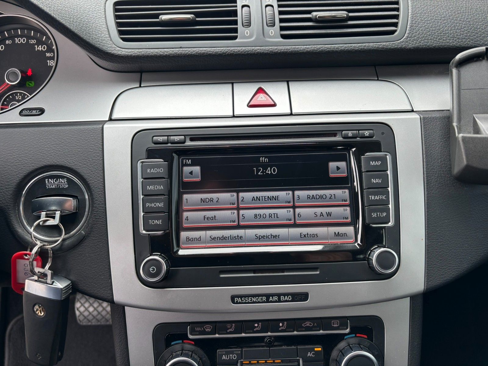 Fahrzeugabbildung Volkswagen Passat Var. 1.4TSI Comf. DSG AHK/TÜV 02-2028/NAV
