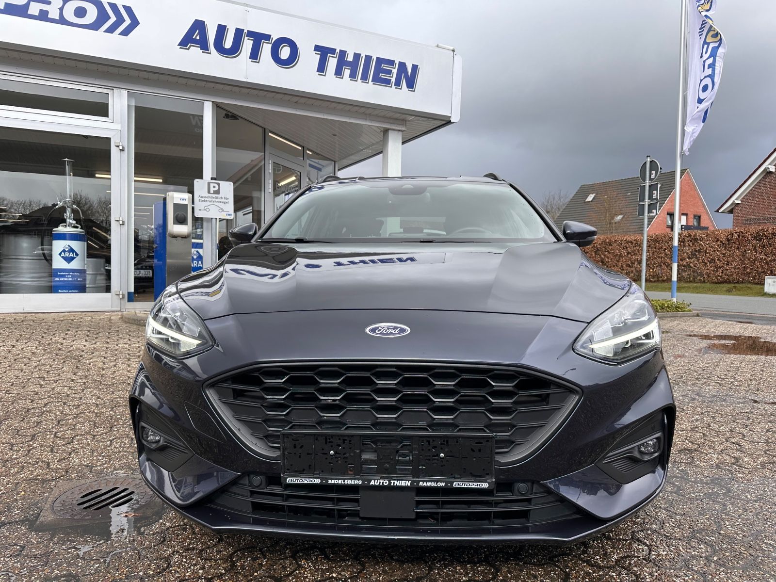 Fahrzeugabbildung Ford Focus Turnier ST-Line X 1.5 EB AHK/ACC/LED/Navi