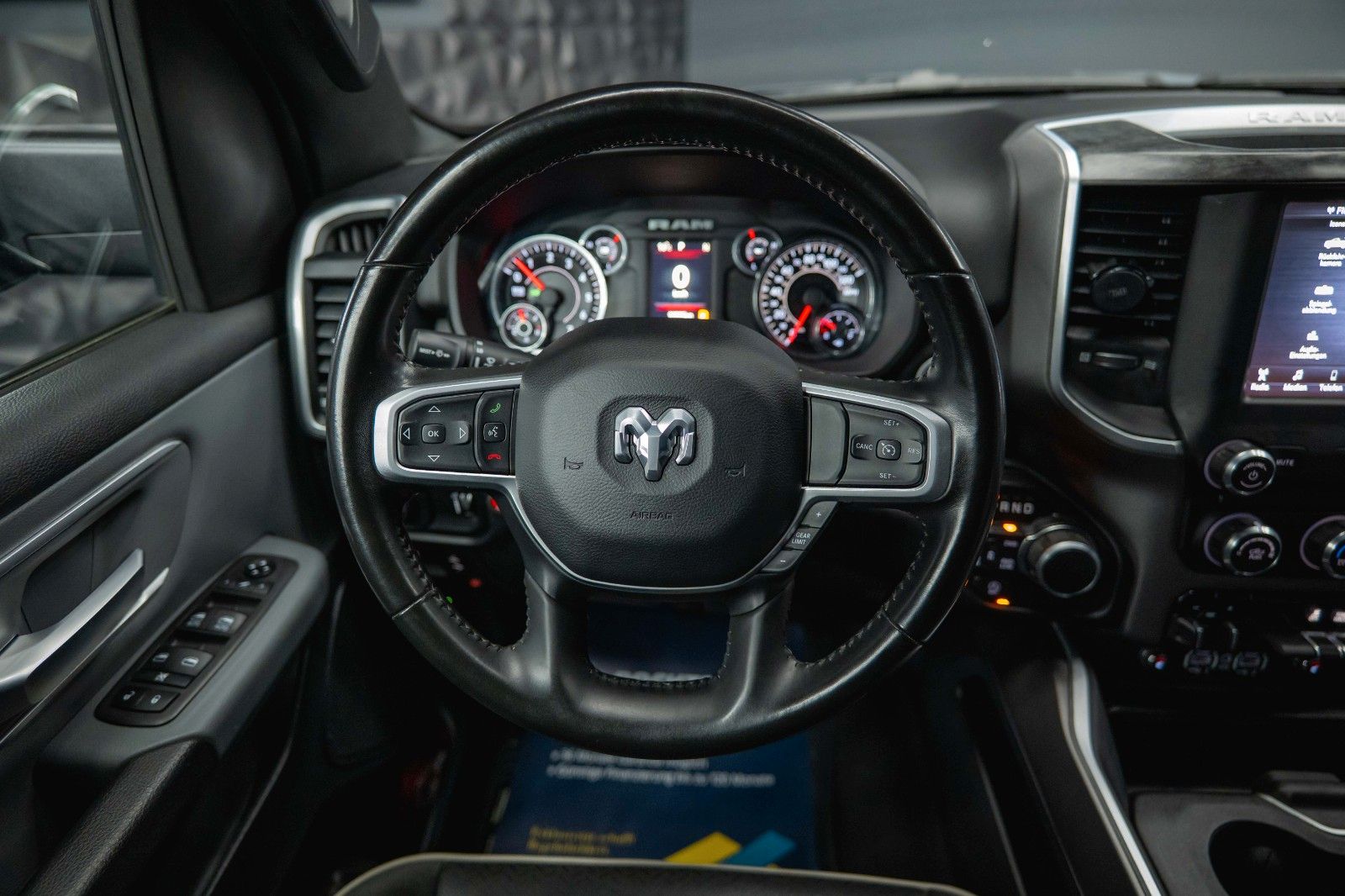 Fahrzeugabbildung Dodge RAM 5.7 V8 HEMI 4x4 Offroad Night LPG Hardtop