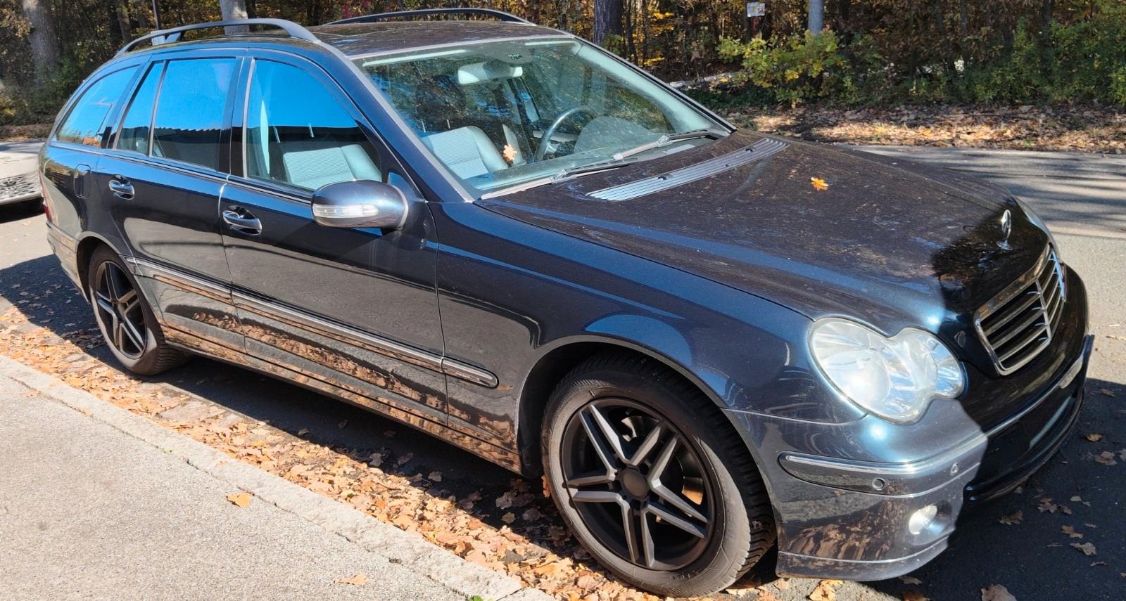 Mercedes-Benz C200 2005 — rear view