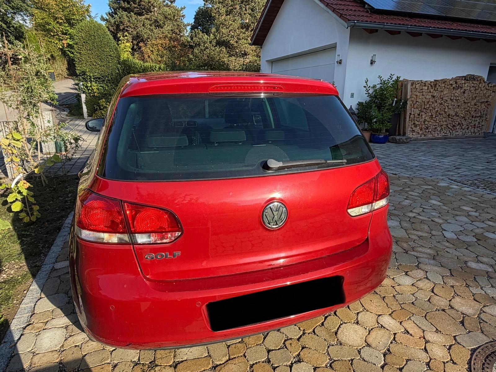 Volkswagen Golf 2011 — rear view