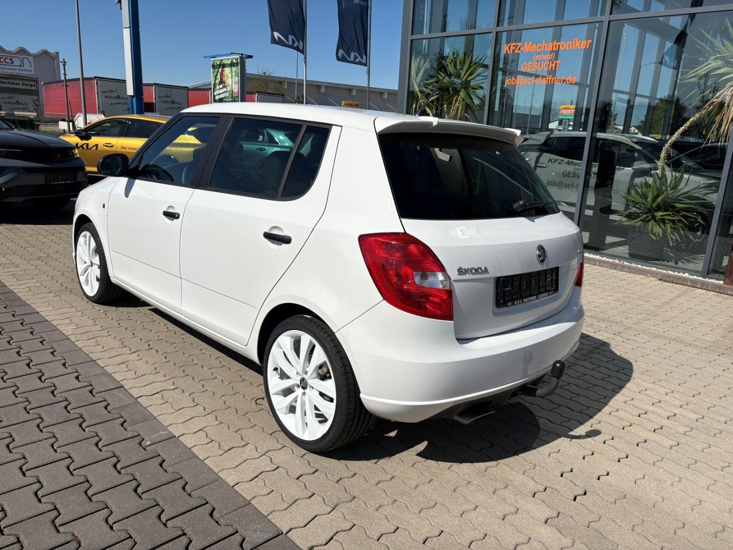 Fahrzeugabbildung SKODA Fabia Cool Edition KLIMA RDKS 8-fach bereift