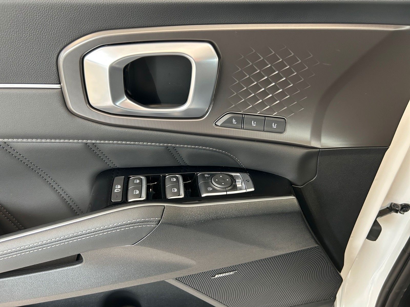 Fahrzeugabbildung Kia SORENTO PE 1.6T PHEV AWD PLAT NAP PR GD