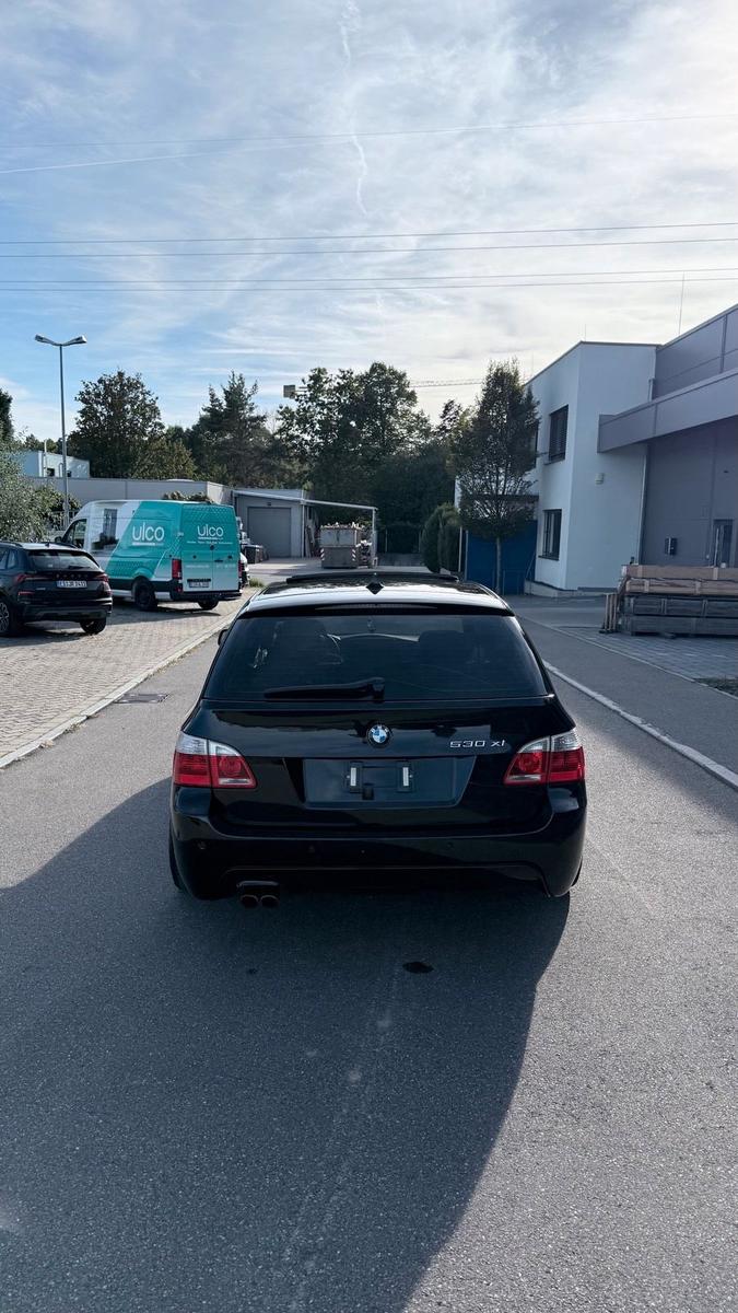BMW 530 2006 — rear view