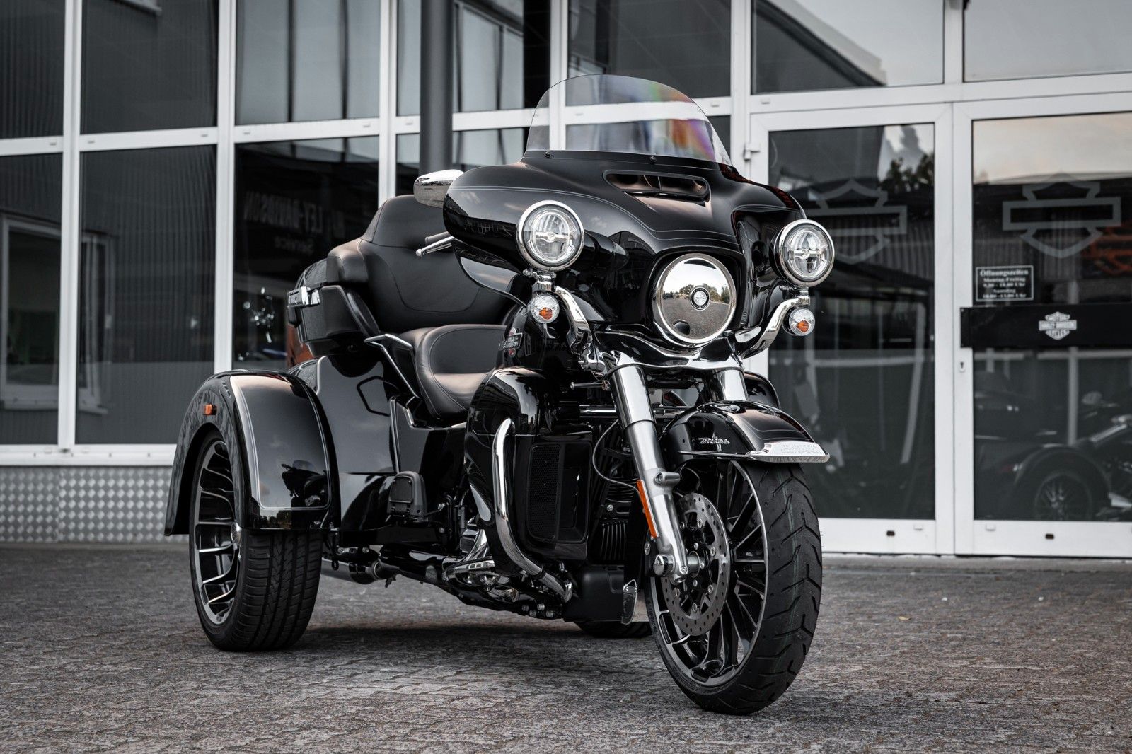 Fahrzeugabbildung Harley-Davidson TRI GLIDE ULTRA TRIKE 114 MY25 FLHTCUTG VORFÜHRF