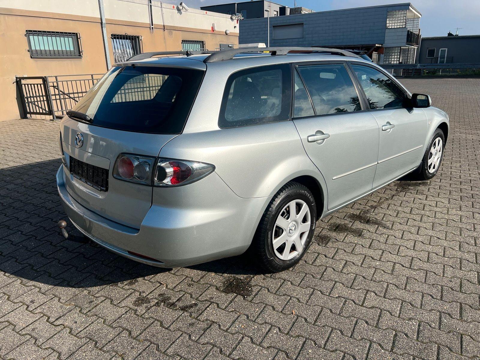 Mazda 2 2007 — вигляд ззаду