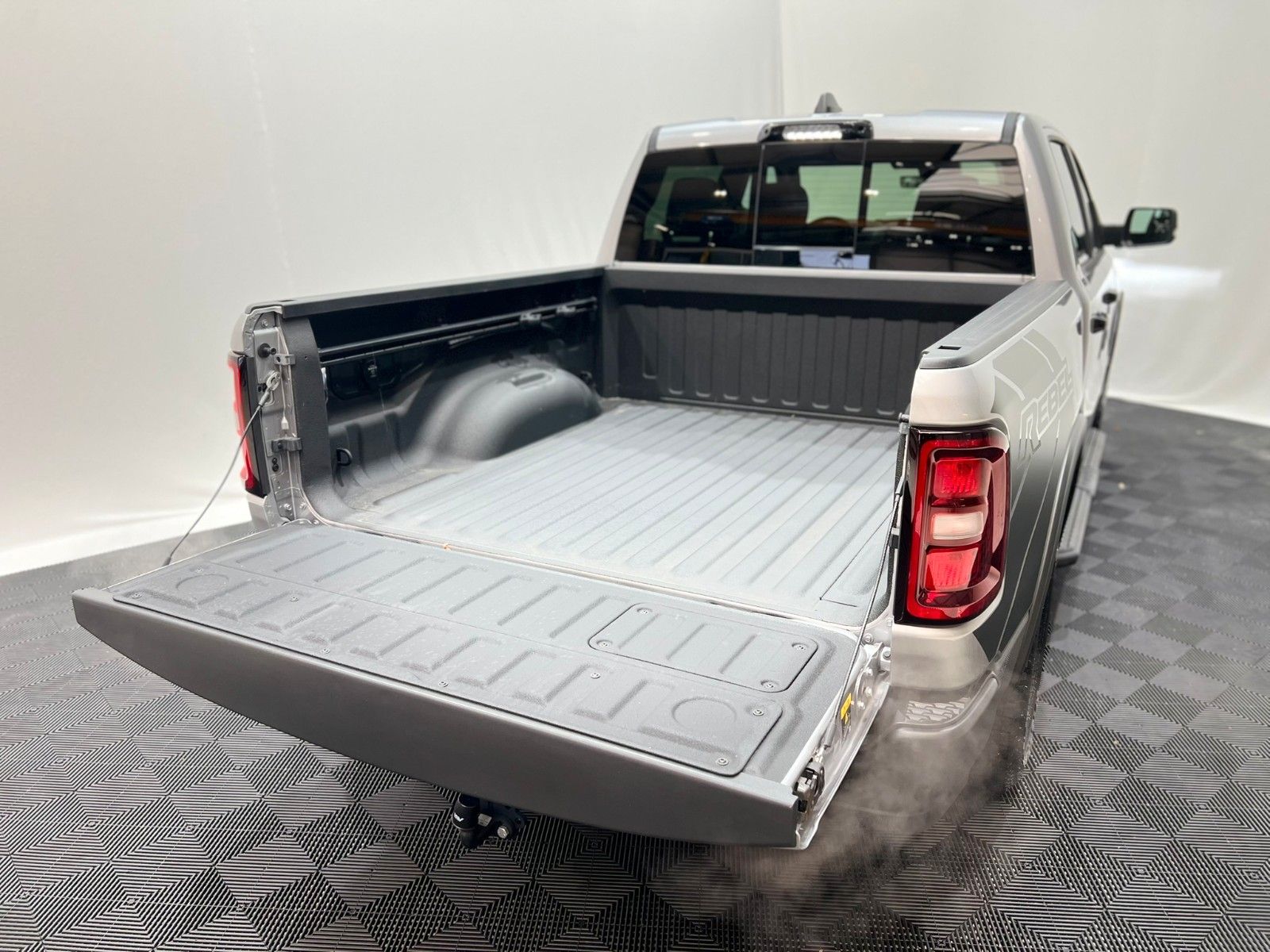 Fahrzeugabbildung Dodge RAM 1500 Rebel Night Premium*LUFT,HUD,PANO,360°*