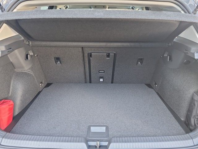 Fahrzeugabbildung Volkswagen Golf VIII TSI Move Kamera Navi LED VC