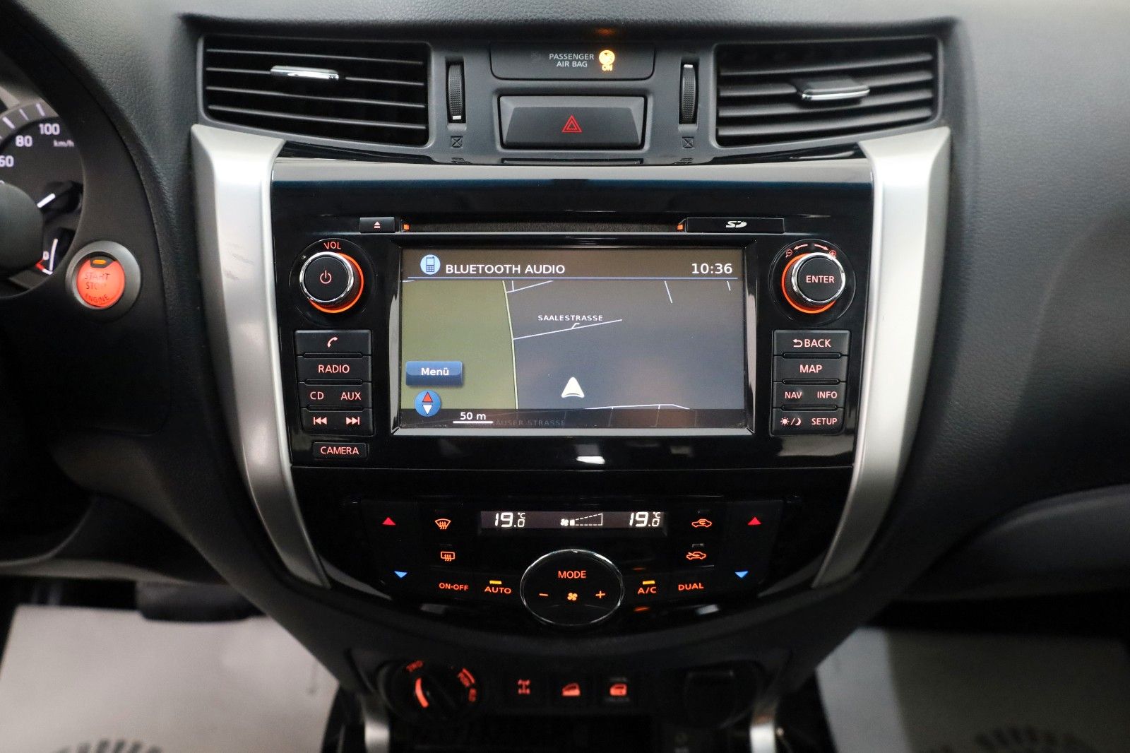 Fahrzeugabbildung Nissan Navara NP300 Tekna DOKA 4x4 Leder,SH,Navi,SD,AHK