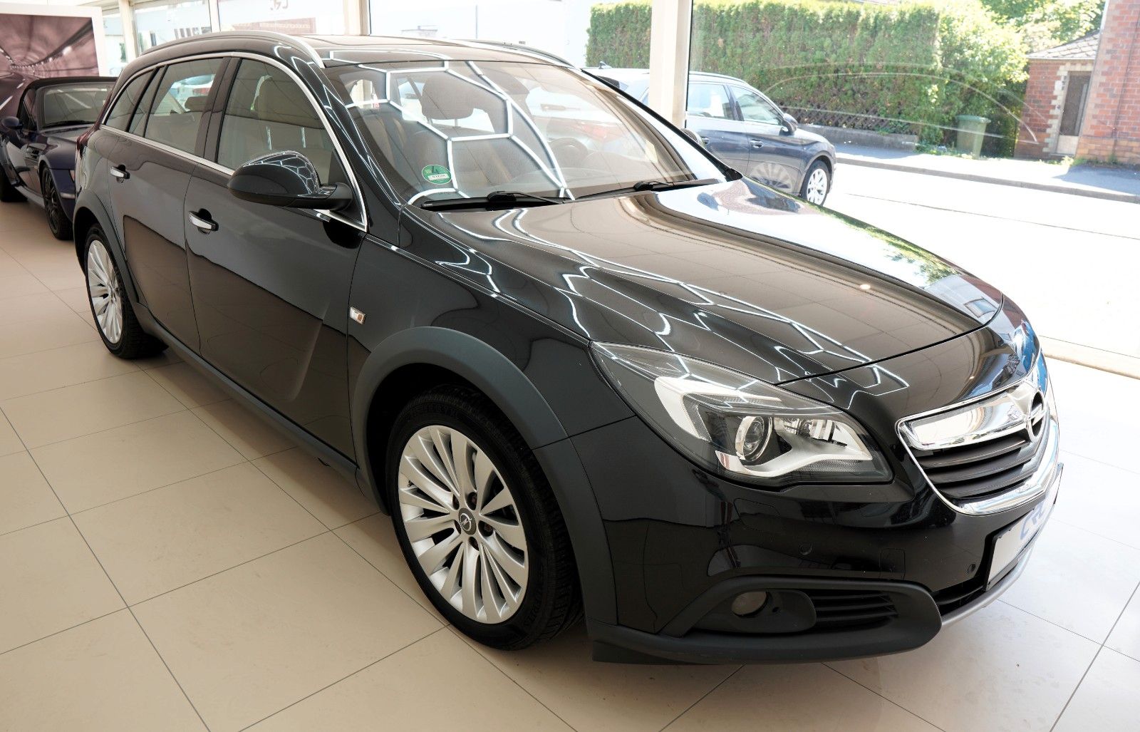 Fahrzeugabbildung Opel Insignia A Country Tourer 4x4 *Leder*Navi*Autom*