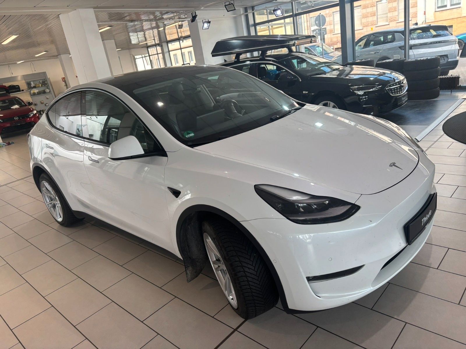 Fahrzeugabbildung Tesla Model Y Long Range Dual AWD SHZ/NAVI/19"ALU/ALLW