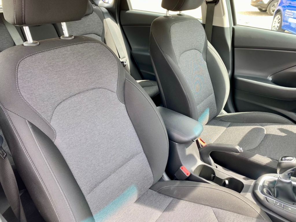 Fahrzeugabbildung Hyundai i30 1.0 AAC SHZ KAMERA ALU ALLWETTER CARPLAY