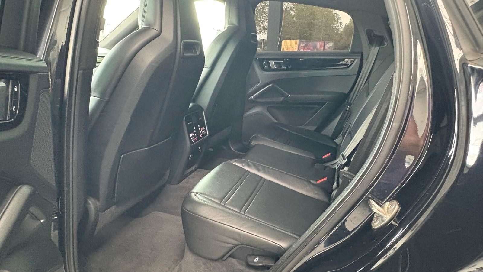 Fahrzeugabbildung Porsche Cayenne Coupe E-Hybrid/Platinum Edition