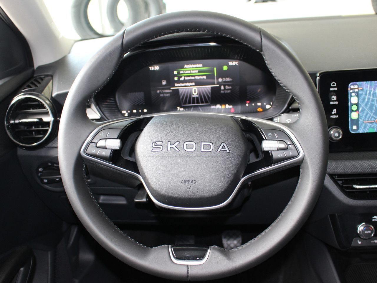 Fahrzeugabbildung SKODA Fabia 1.0 TSI Selection RFK/APP/SHZ/LANE