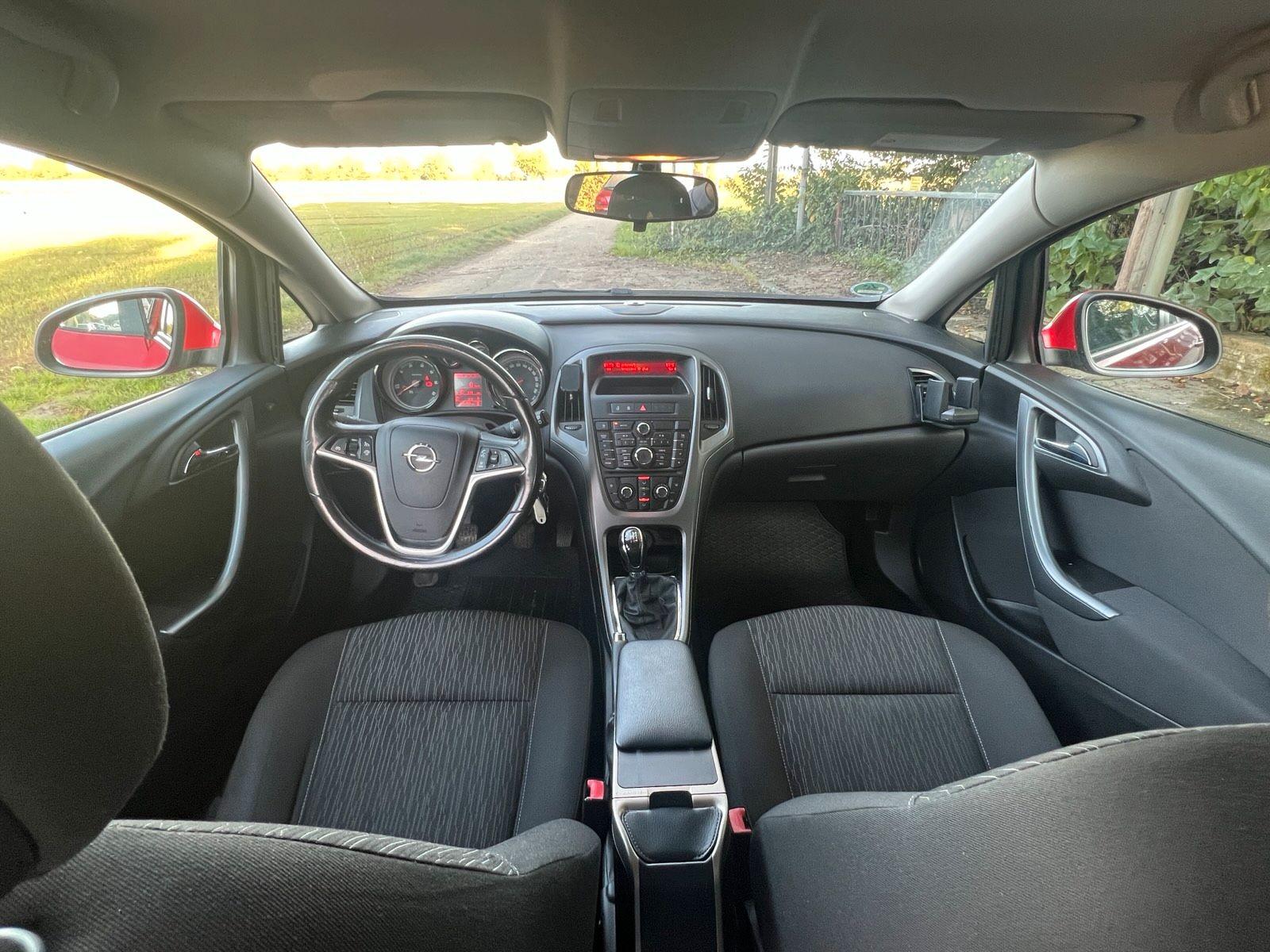 Opel Astra 2013 — photo 9