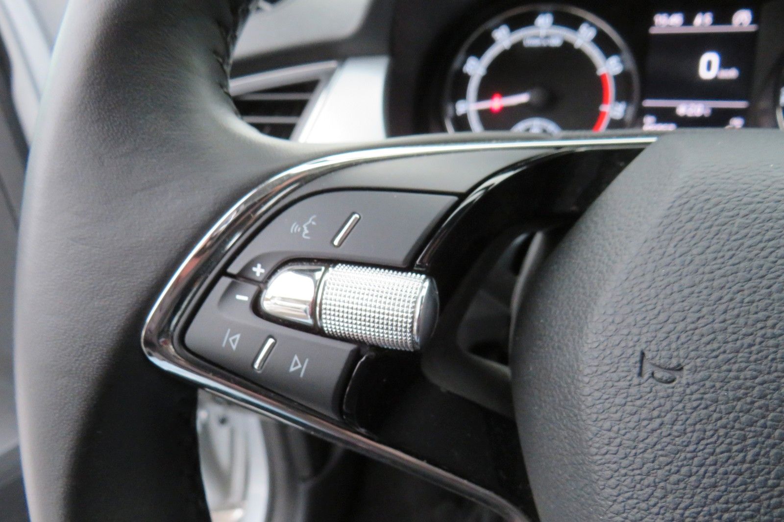 Fahrzeugabbildung SKODA Fabia Combi Ambition SITZH. GJ GRA PDC APP 1.H