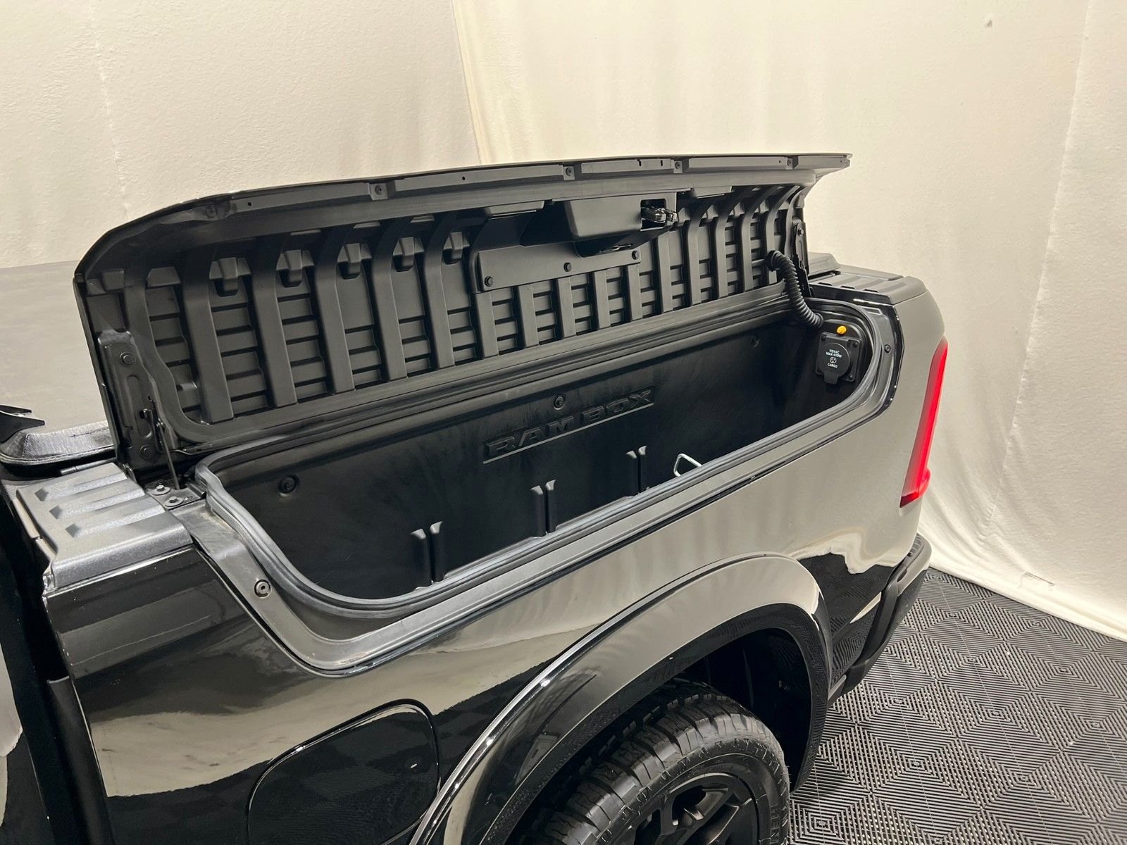 Fahrzeugabbildung Dodge RAM 1500 Limited Night  H/O 3.0L / MFT RTR Ed.