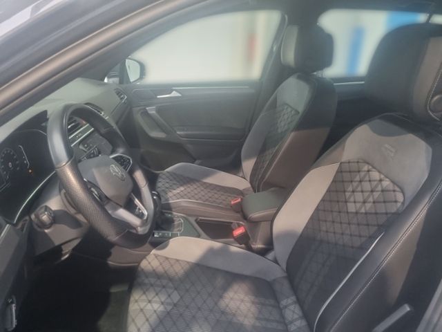 Fahrzeugabbildung Volkswagen Tiguan 1.5 TSI DSG R-Line NAV AHK KAMERA FRONTSC