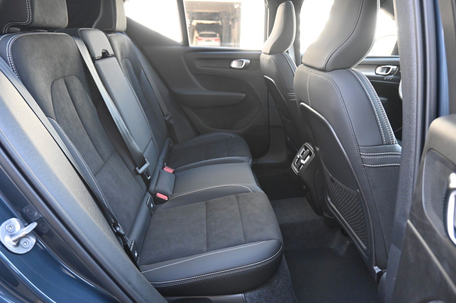 Fahrzeugabbildung Volvo XC40 B4 DKG Ultra Black Edition*STDHZG*360°*ACC