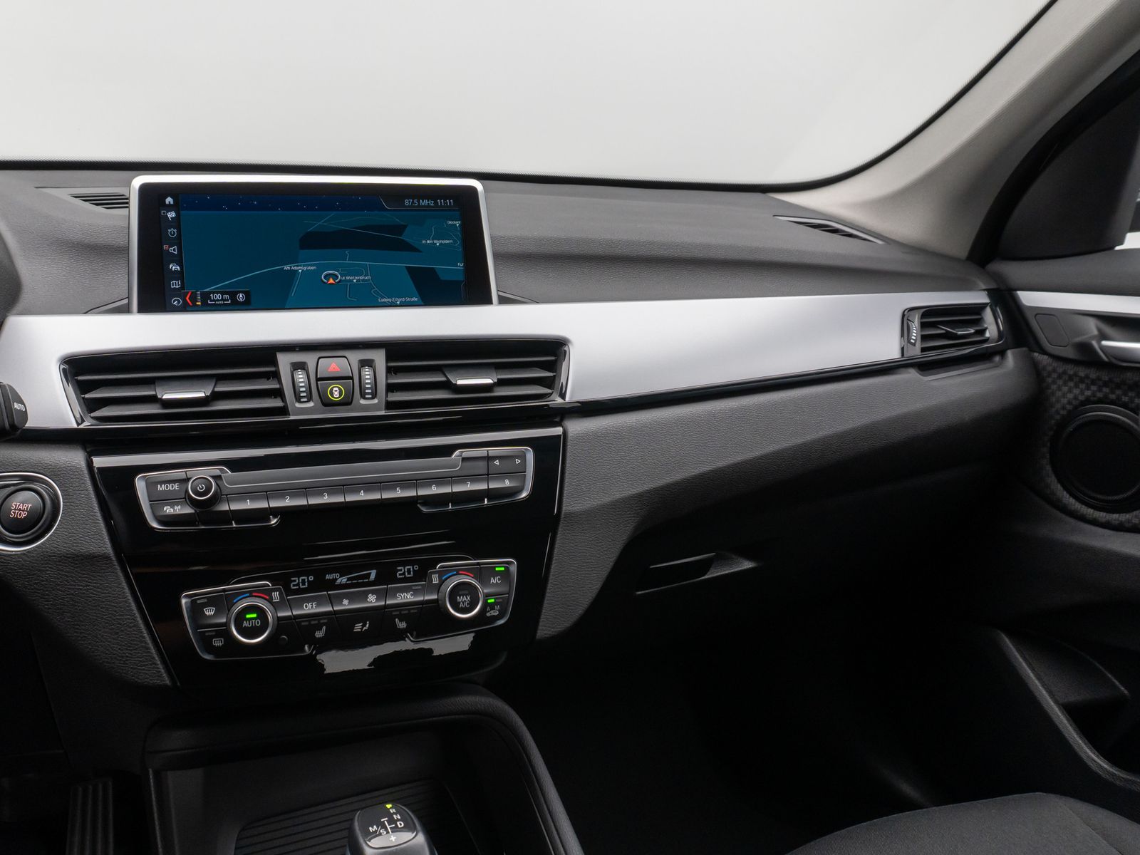 Fahrzeugabbildung BMW X1 xD25e Parkassist DAB Lordos Geschwindigkeitsr