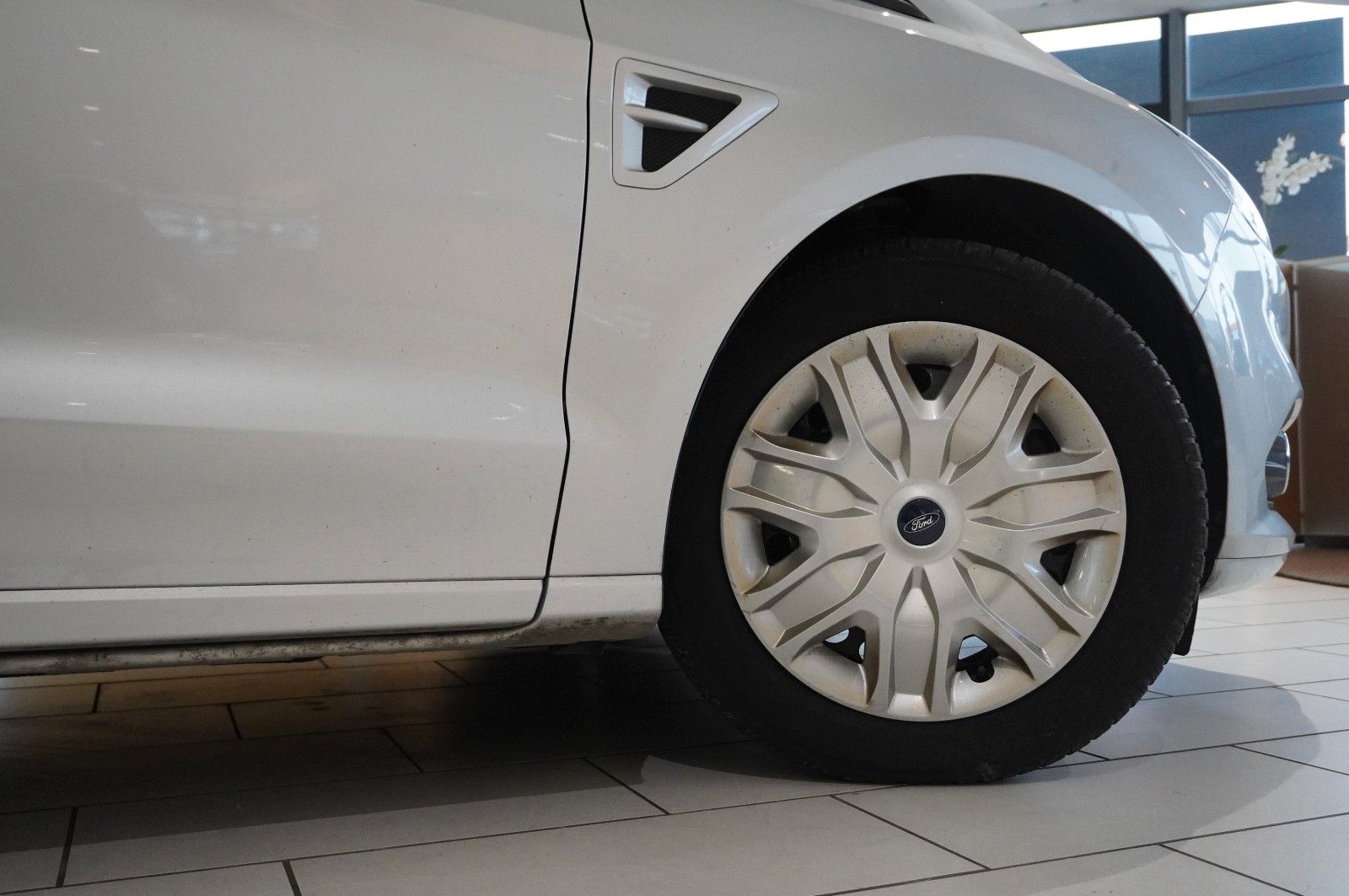 Fahrzeugabbildung Ford S-Max 2.0D BUSINESS 4X4 7-SITZE NAVI/SH/PDC/TEMP