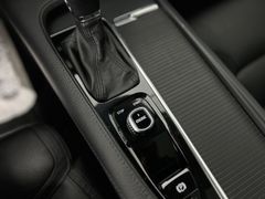 VOLVO V90 Cross Country D5 ALLRAD / 1.HD /235PS /B&W VOLVO V90 Cross Country D5 ALLRAD / 1.HD /235PS /B&W