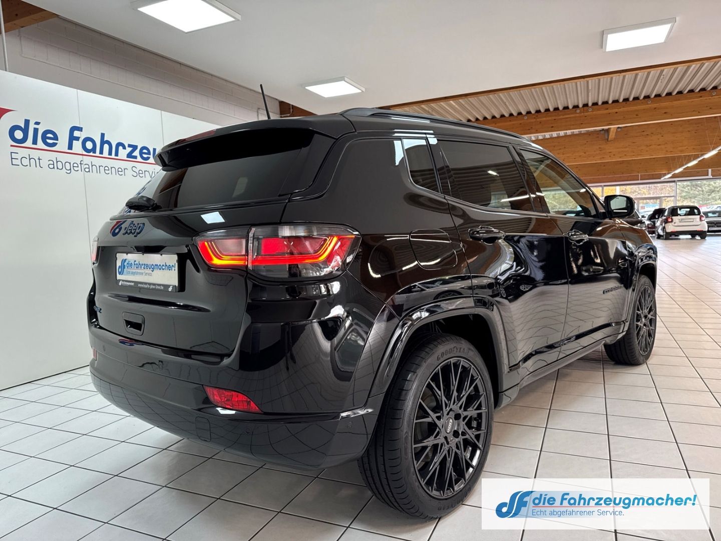 Fahrzeugabbildung Jeep Compass S Plug-In Hybrid 4WD Navi Soundsystem 36