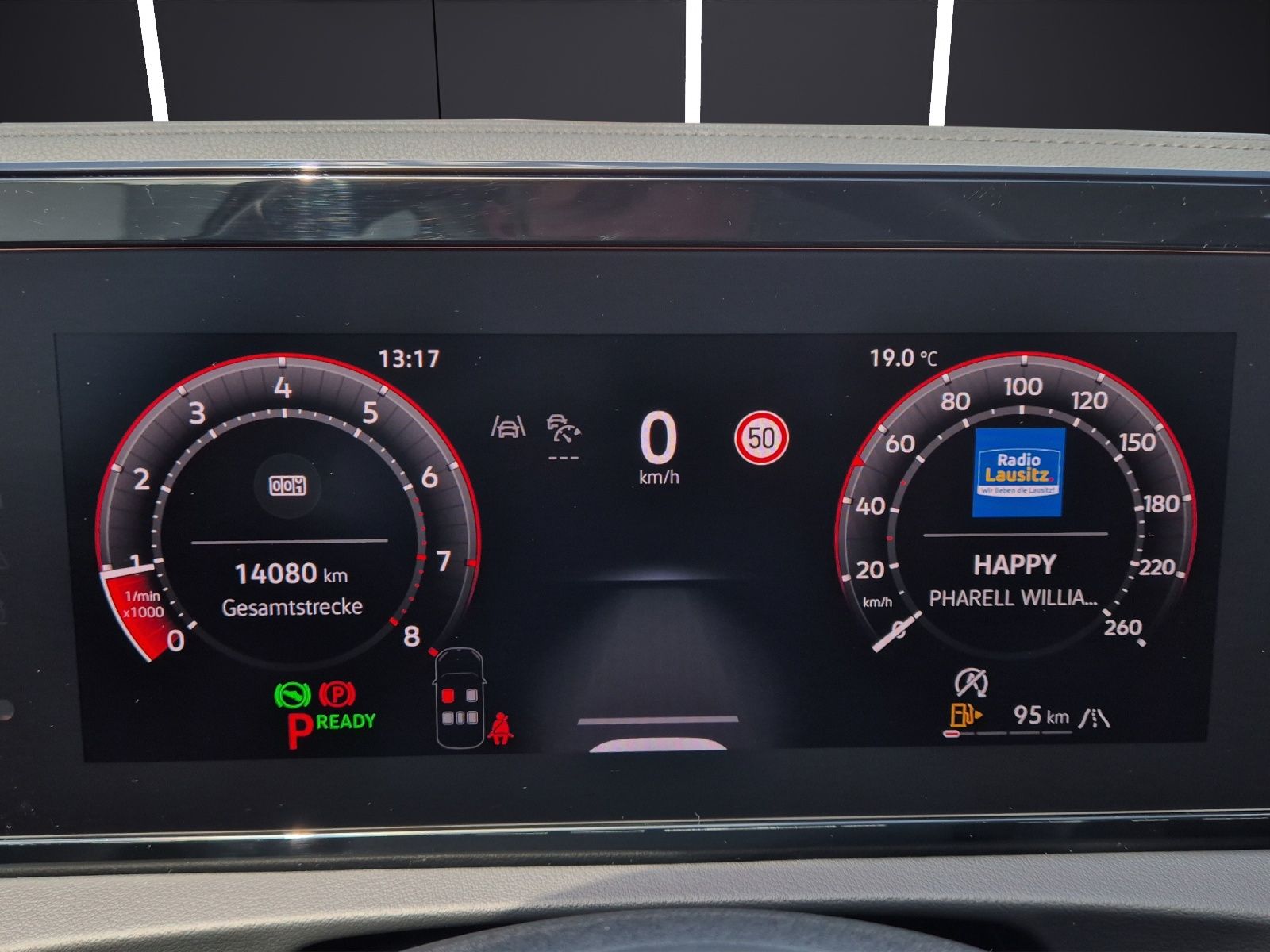 Fahrzeugabbildung Volkswagen Tiguan eTSI Life DSG LED AHK Navi AID ACC RFK SH