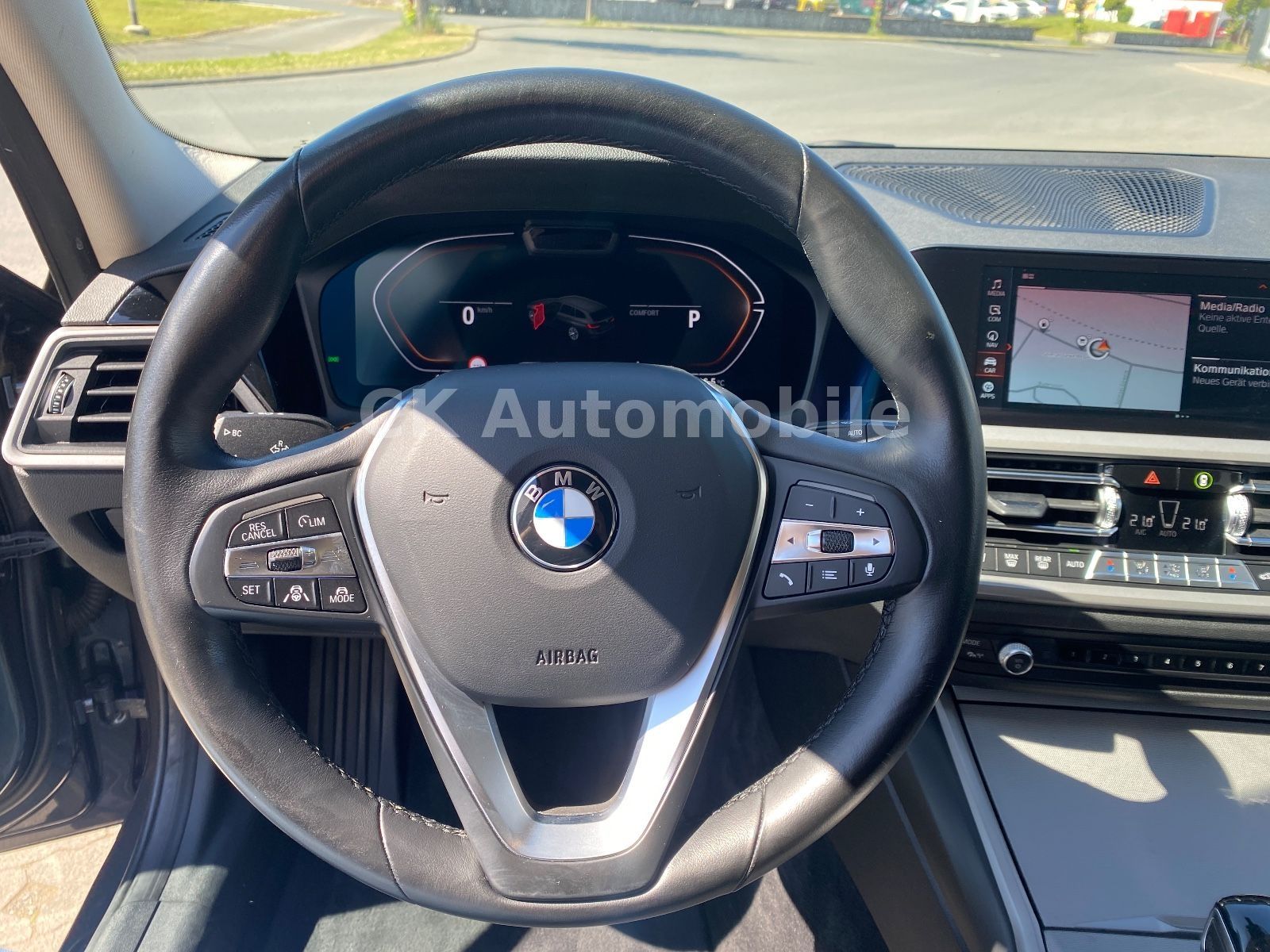 Fahrzeugabbildung BMW 318d Touring Advantage/LiveCockpit/Navi/Laser/AH