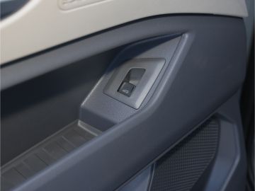 Volkswagen T7 Multivan Business 2.0 TDI DSG AHK Matrix