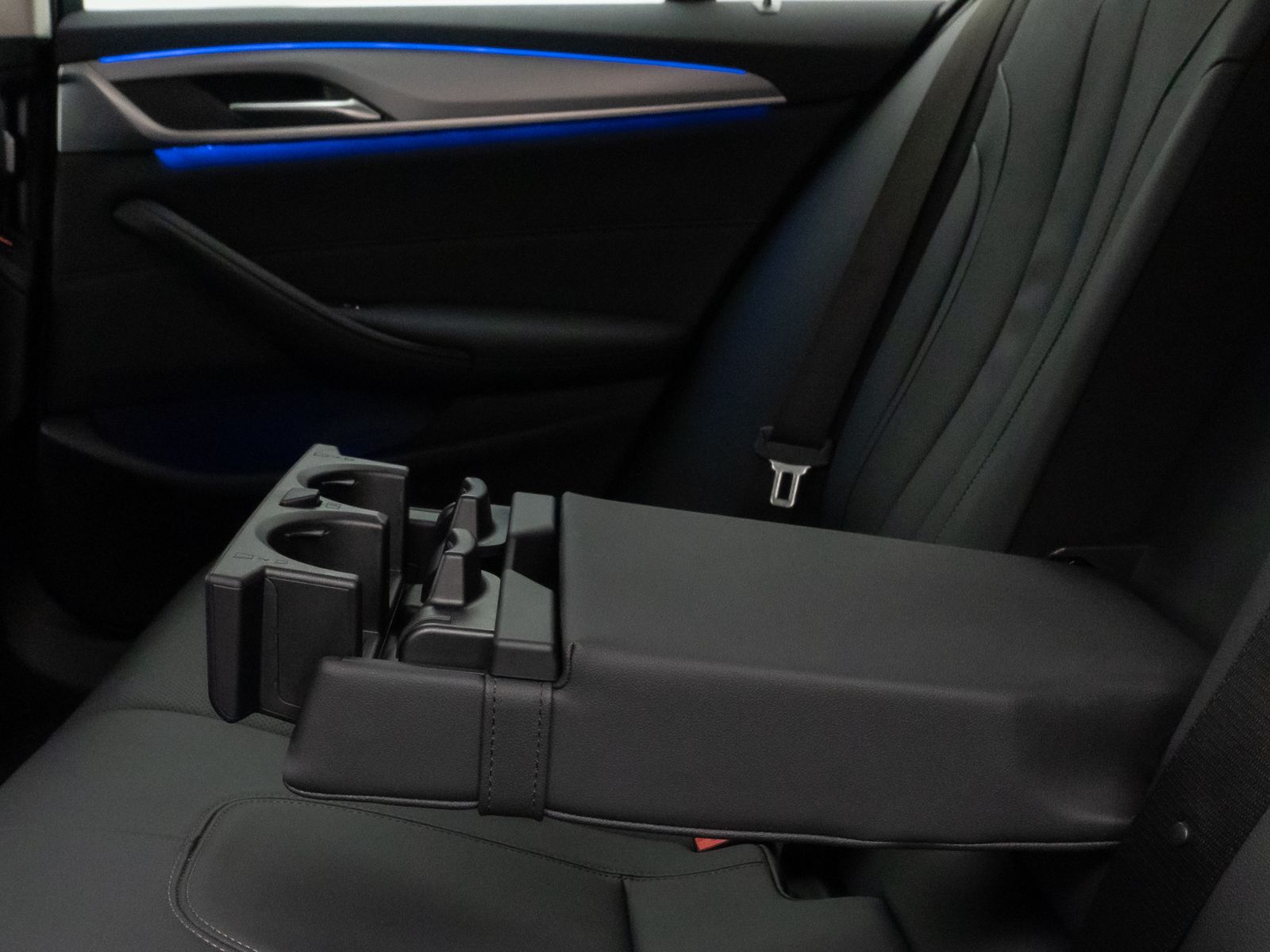 Fahrzeugabbildung BMW 530i Kamera Laser HUD DAB 4xKlima AHK Komfort