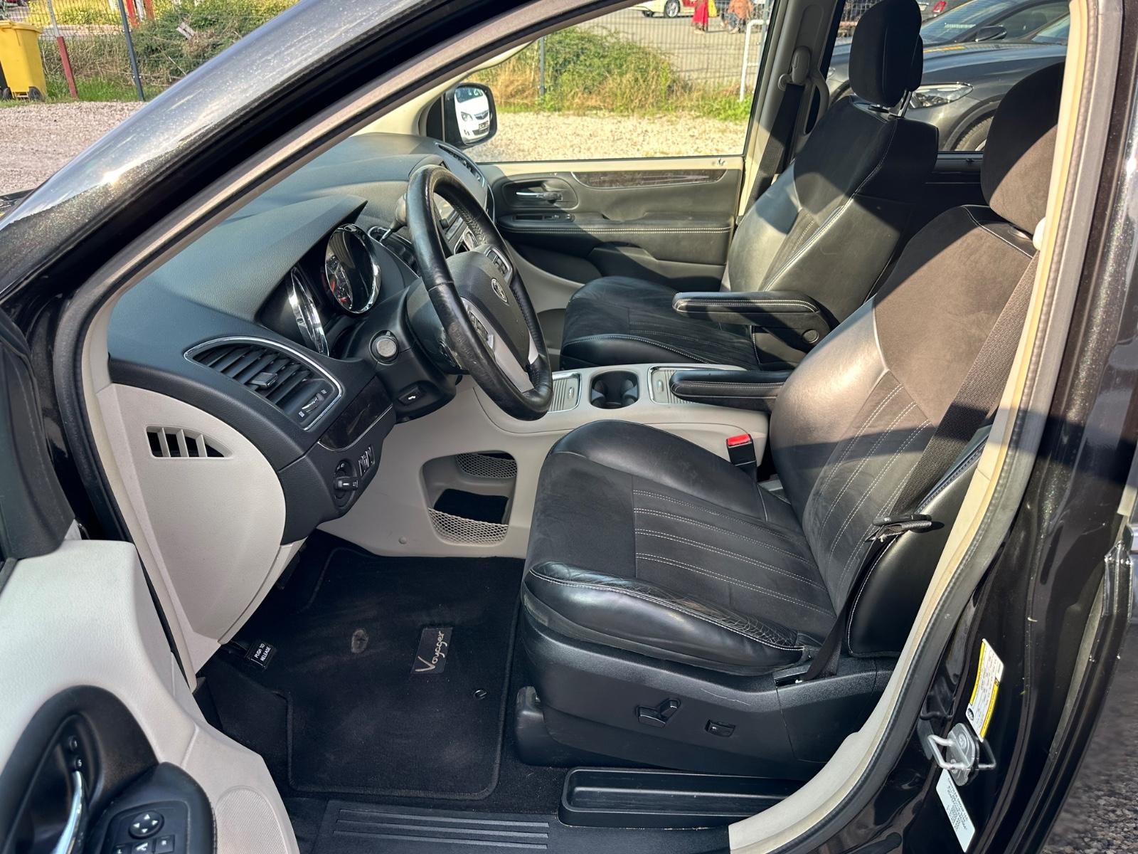 LANCIA VOYAGER 3.6 V6 283ch - PLATINUM - 7 PLACES - SIÈGES CHAUFFANTS - PORTES COULISSANTES ÉLECTRIQUES - CAMÉRA 360°