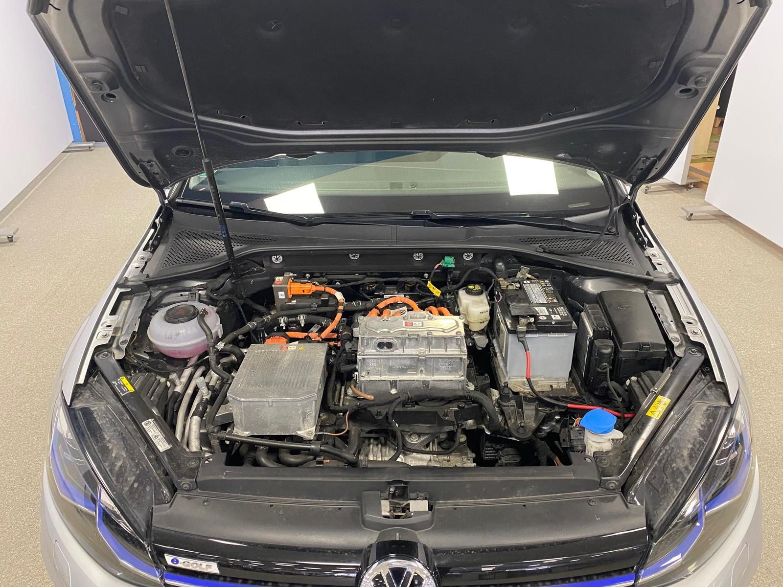 Fahrzeugabbildung Volkswagen Golf e-Golf Comfortline+ACC+RFK+NAVI+WÄRMEPUMPE