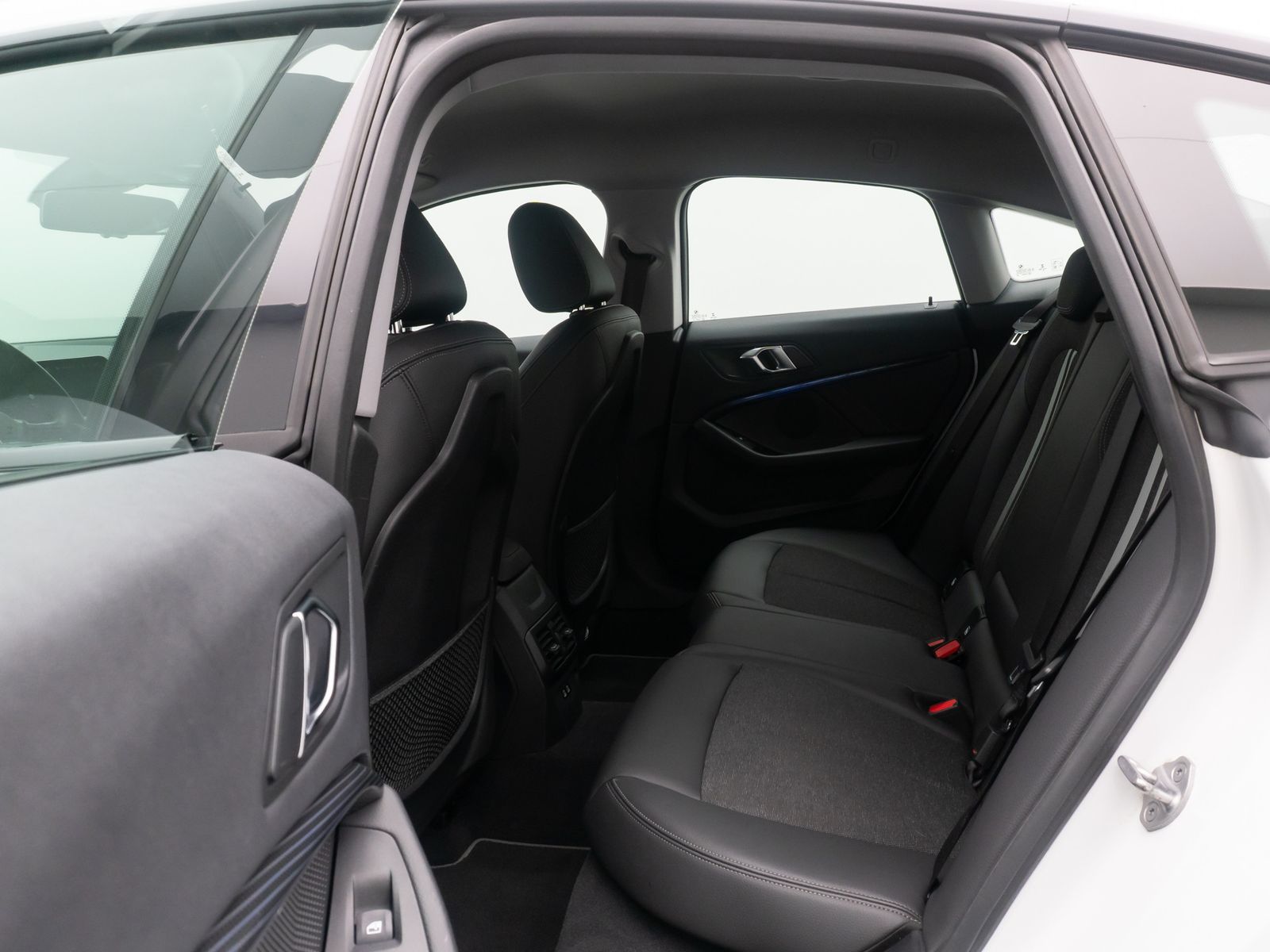 Fahrzeugabbildung BMW 220d Gran Coupé Sport Line HUD DAB Alarm Komfort