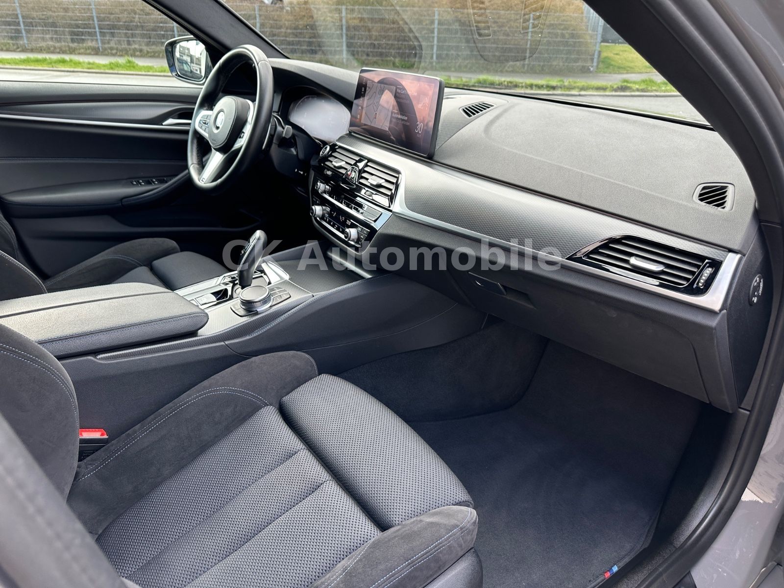 Fahrzeugabbildung BMW 520d xDrive M-Sport/Navi/Head-Up/LED/ACC/Kam.