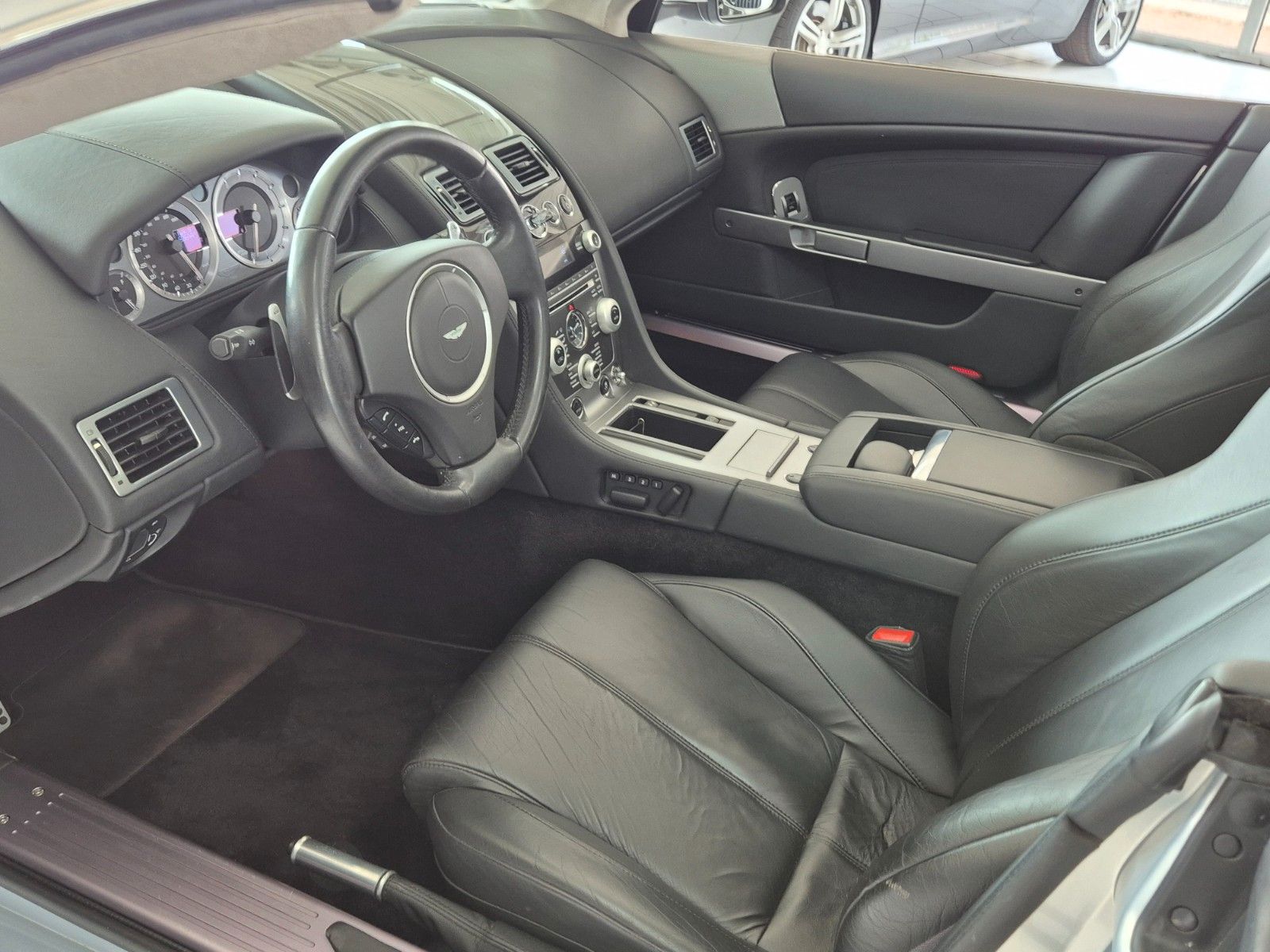 Fahrzeugabbildung Aston Martin DB9 Volante 6.0 Luxury Edition im Sammlerzustand