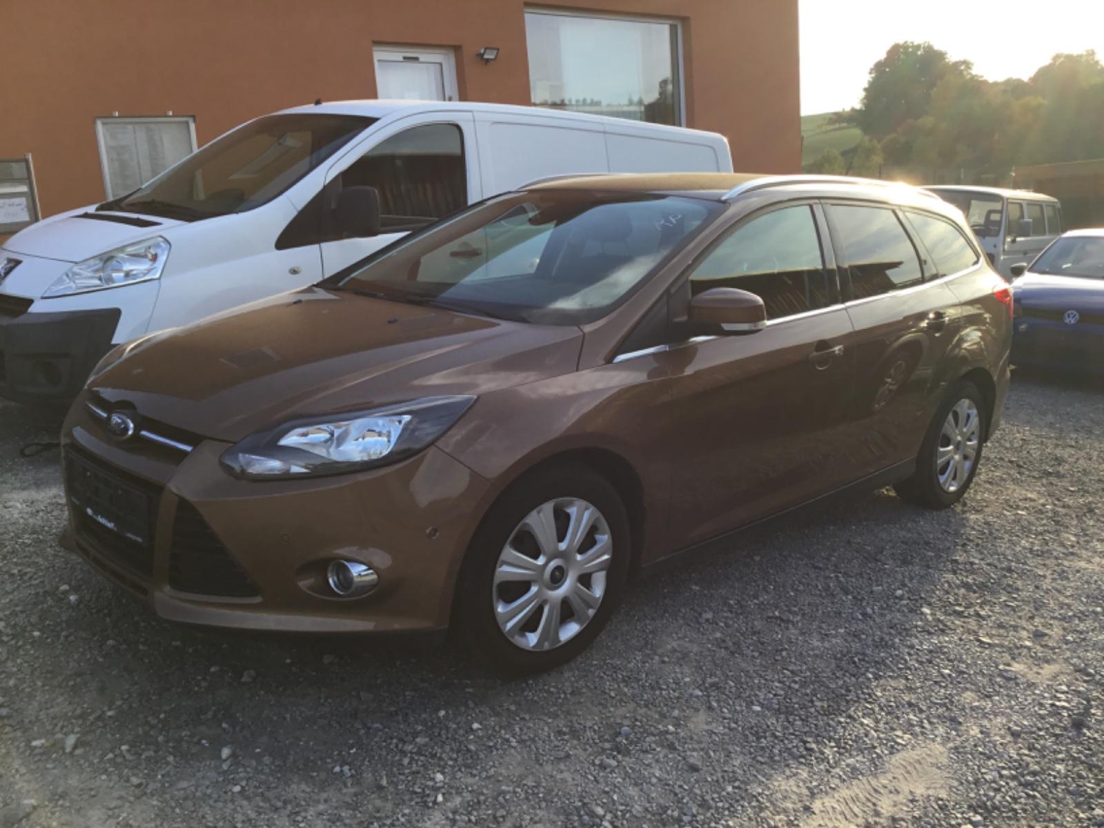 Ford Focus 2013 — rear view