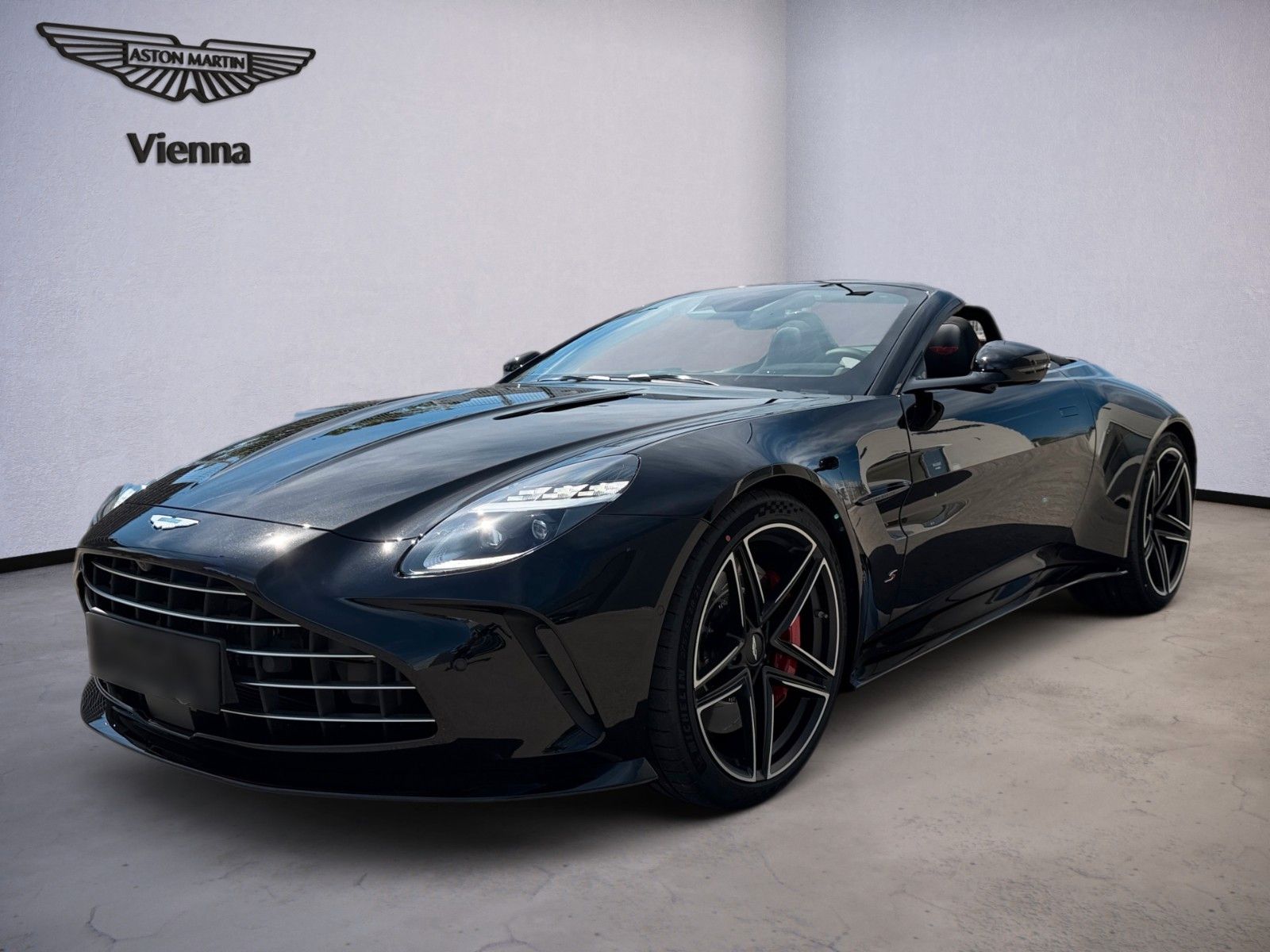 Aston Martin Vantage S Roadster | Onyx Black | InteriorCarbon