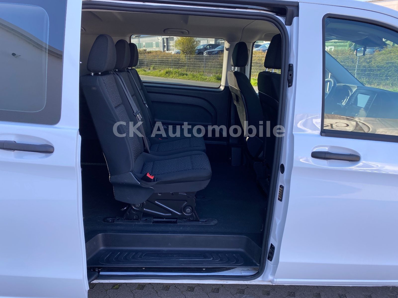 Fahrzeugabbildung Mercedes-Benz Vito Mixto 110CDI Kompakt/5 Sitze/Navi/Klima/AHK